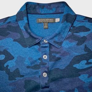 Banana Republic Luxury Touch Performance Camouflage Polo in Blues Men’s MT